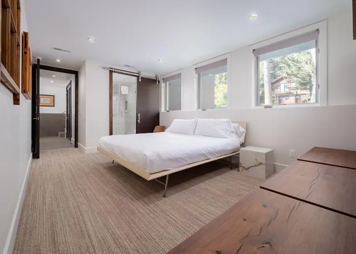 Holiday home Rmr: Montreux House In