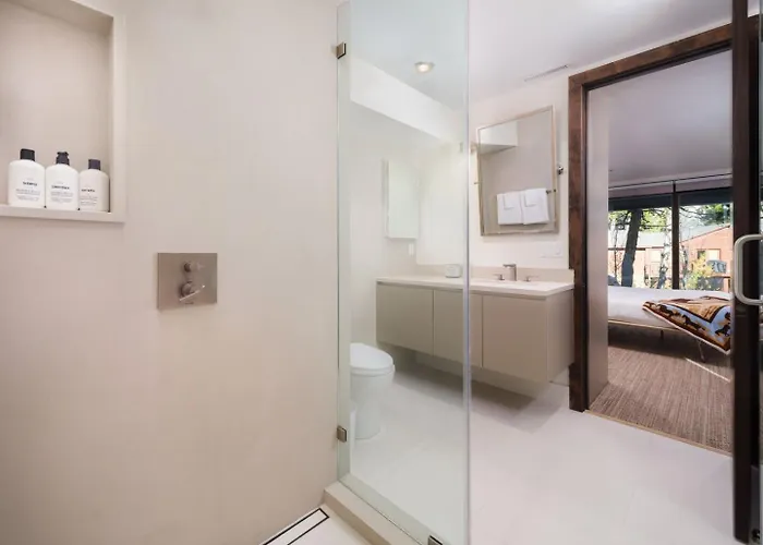 Rmr: Montreux House In Holiday home *
