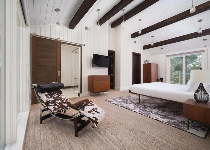 Rmr: Montreux House In