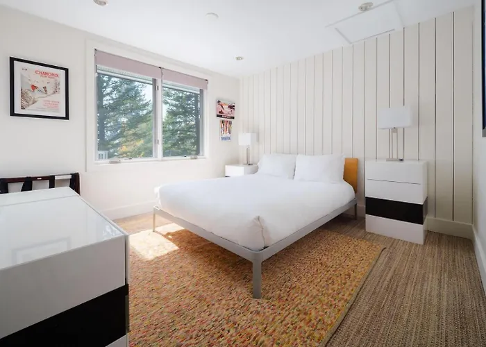 Rmr: Montreux House In Holiday home *
