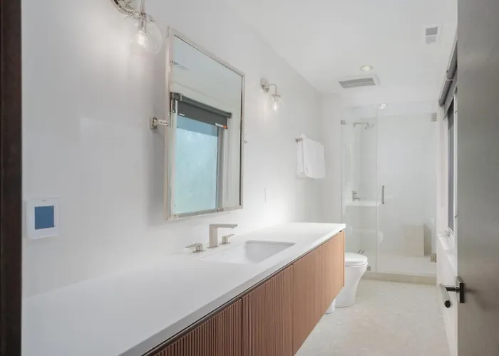Rmr: Montreux House In